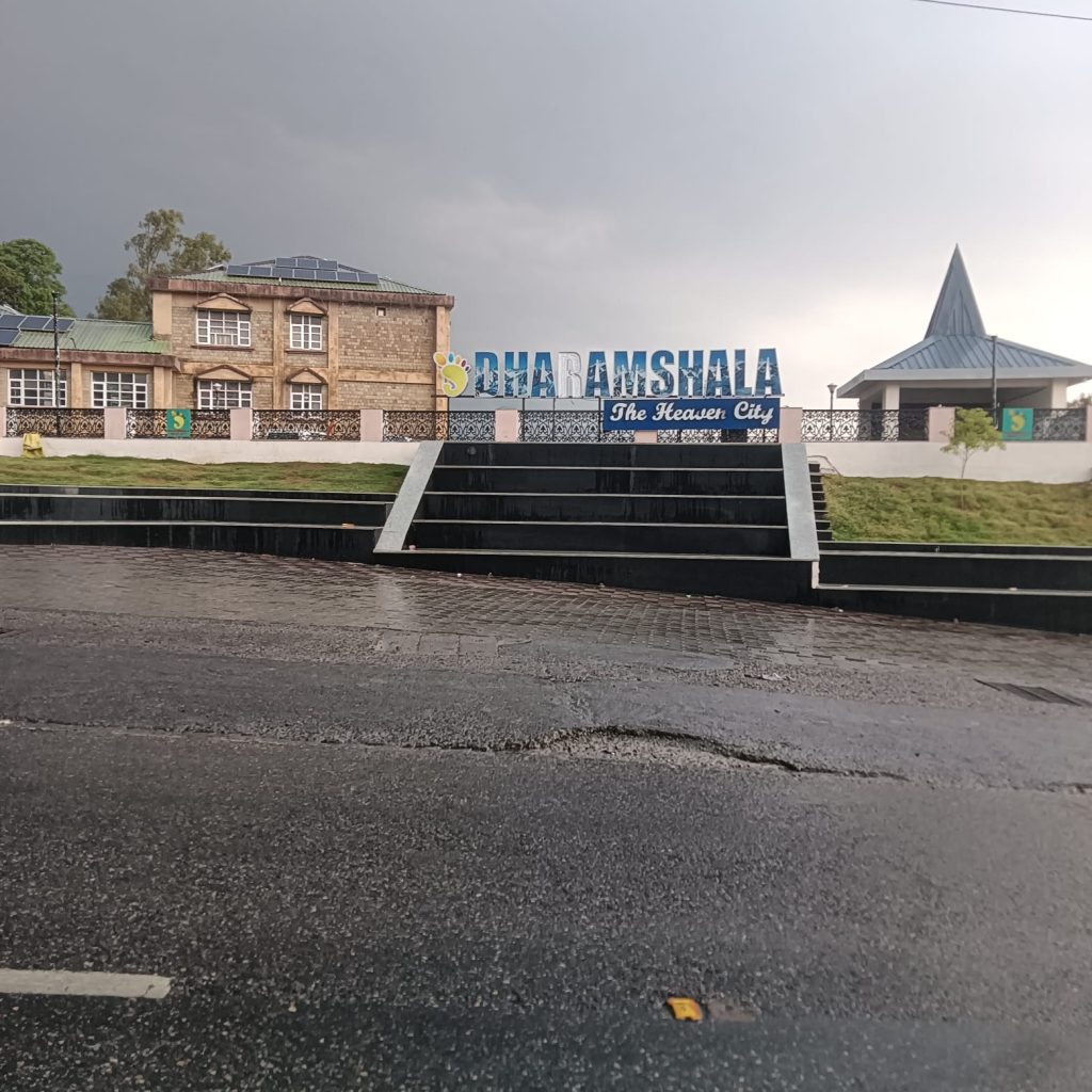 taxi service dharamshala